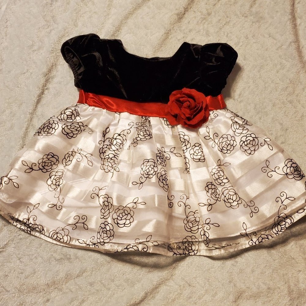 EUC Youngland 9/12 months Baby Girl dress Worn once for pictures